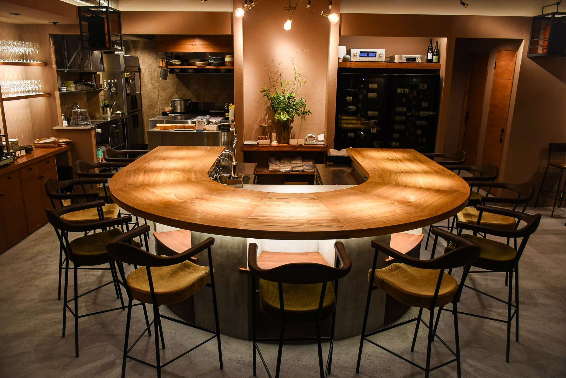 独立カウンター Uの字型。